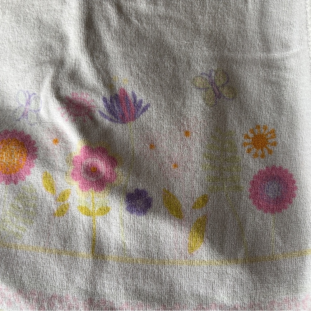 Colorful Floral and Paisley Towels - Picture 5 of 8